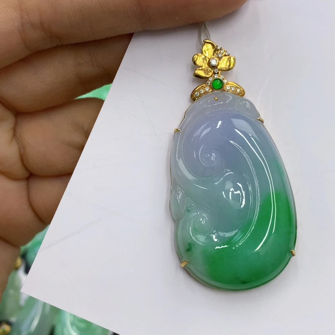 翡翠18K金镶嵌颈饰翡翠