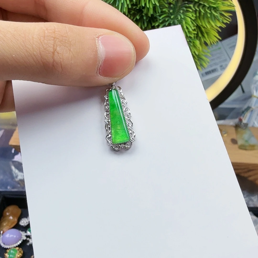 翡翠颈饰18K金镶嵌一件