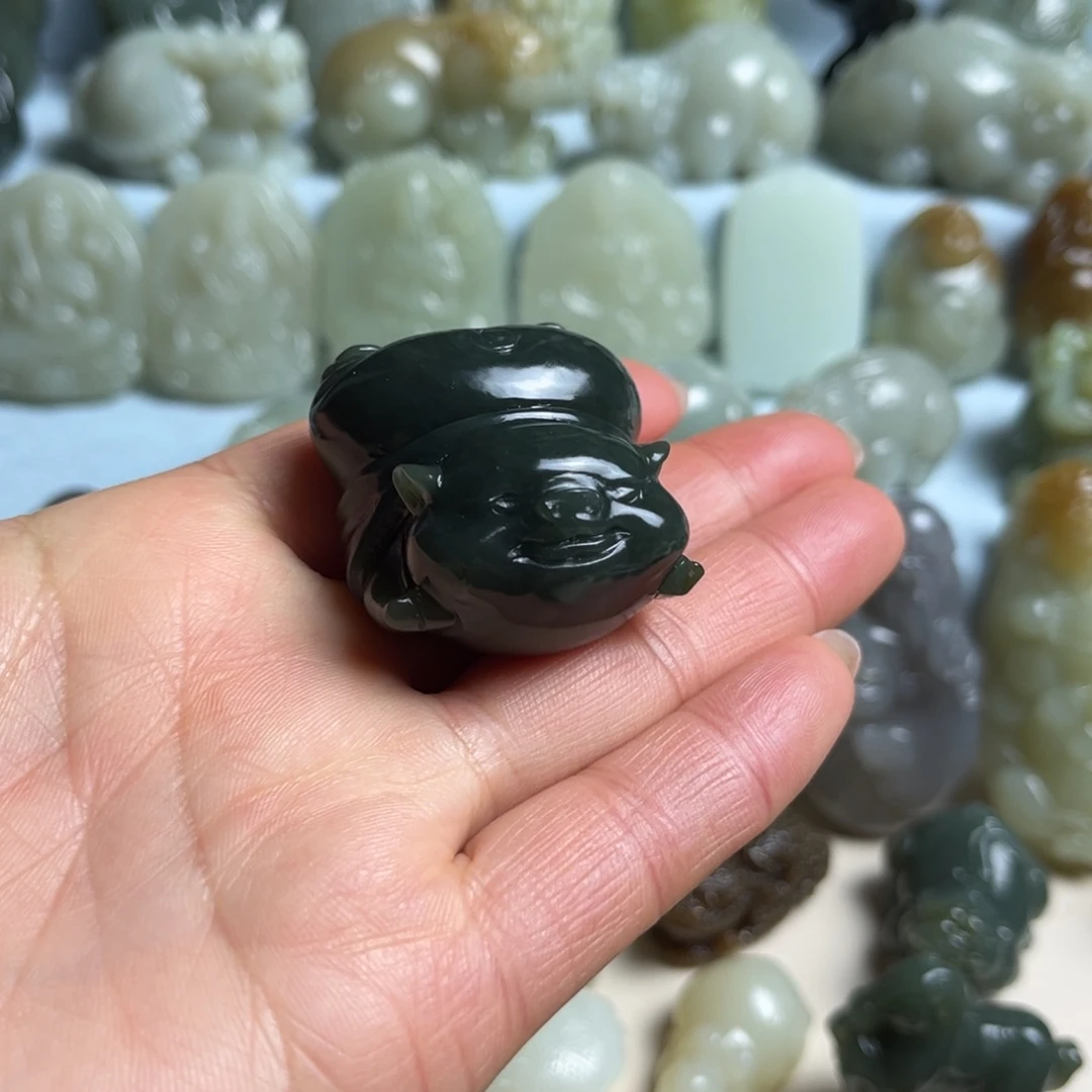 和田玉未镶嵌把件