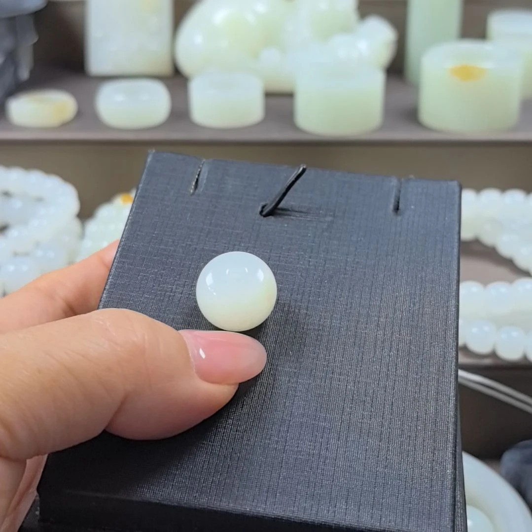 默***…和田玉未镶嵌颈饰