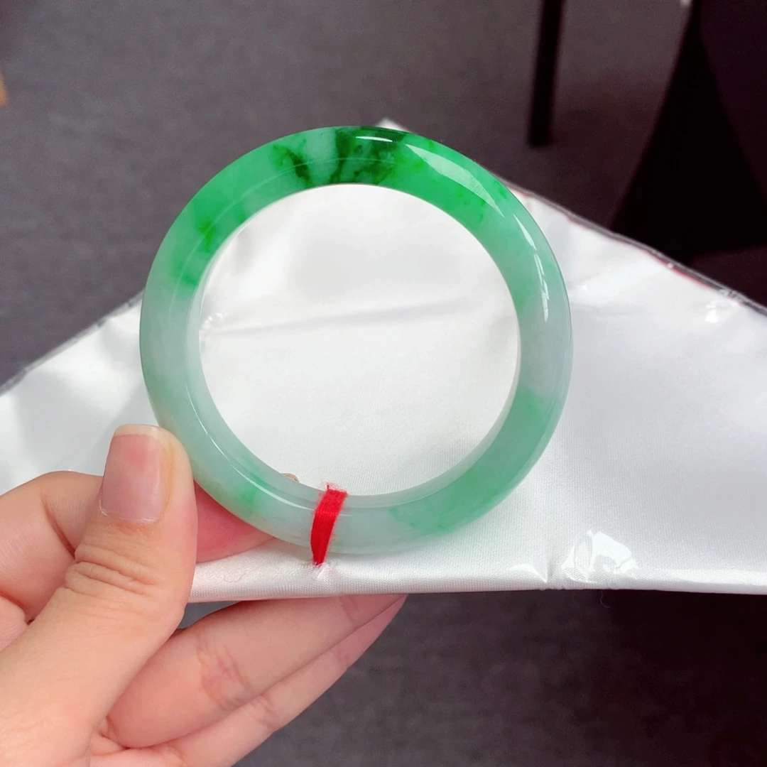 翡翠未镶嵌手镯翡翠