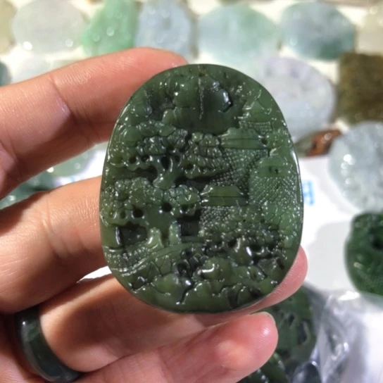 颈饰未镶嵌和田玉(碧玉)