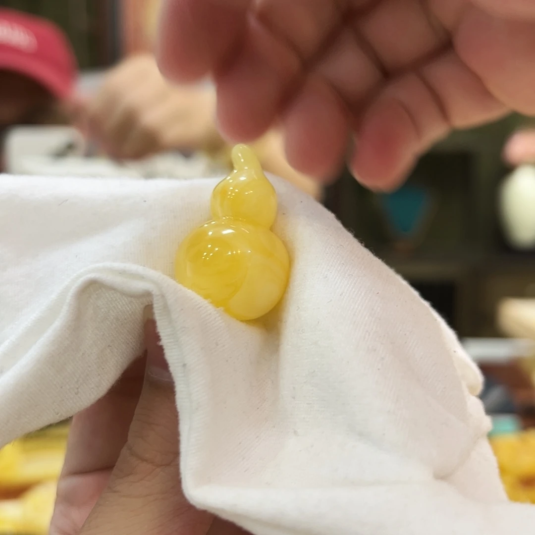 蜜蜡未镶嵌珠宝奇石