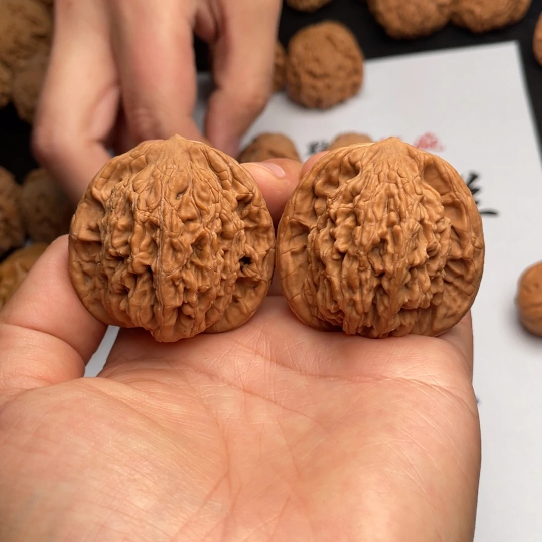 文玩核桃吊坠274。42虎头有磕碰