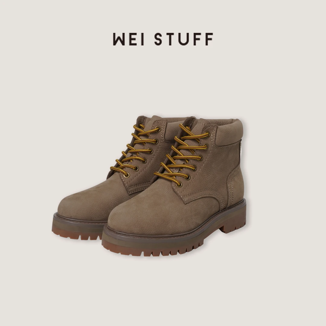 WEI STUFF  “经典回归”户外舒适百搭磨砂牛皮沙色大黄靴 10479 .