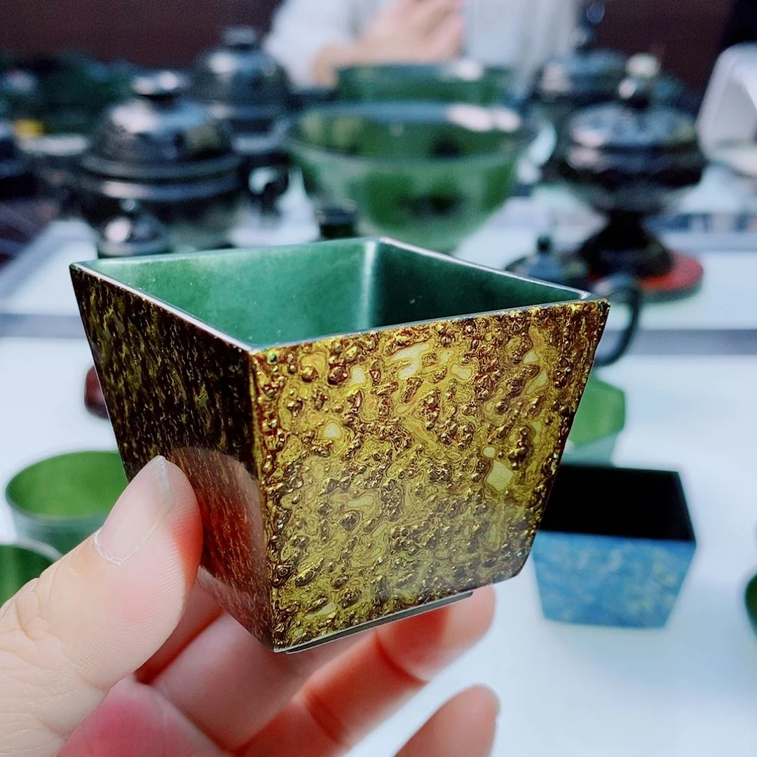 微瑕金色绿玉斗杯