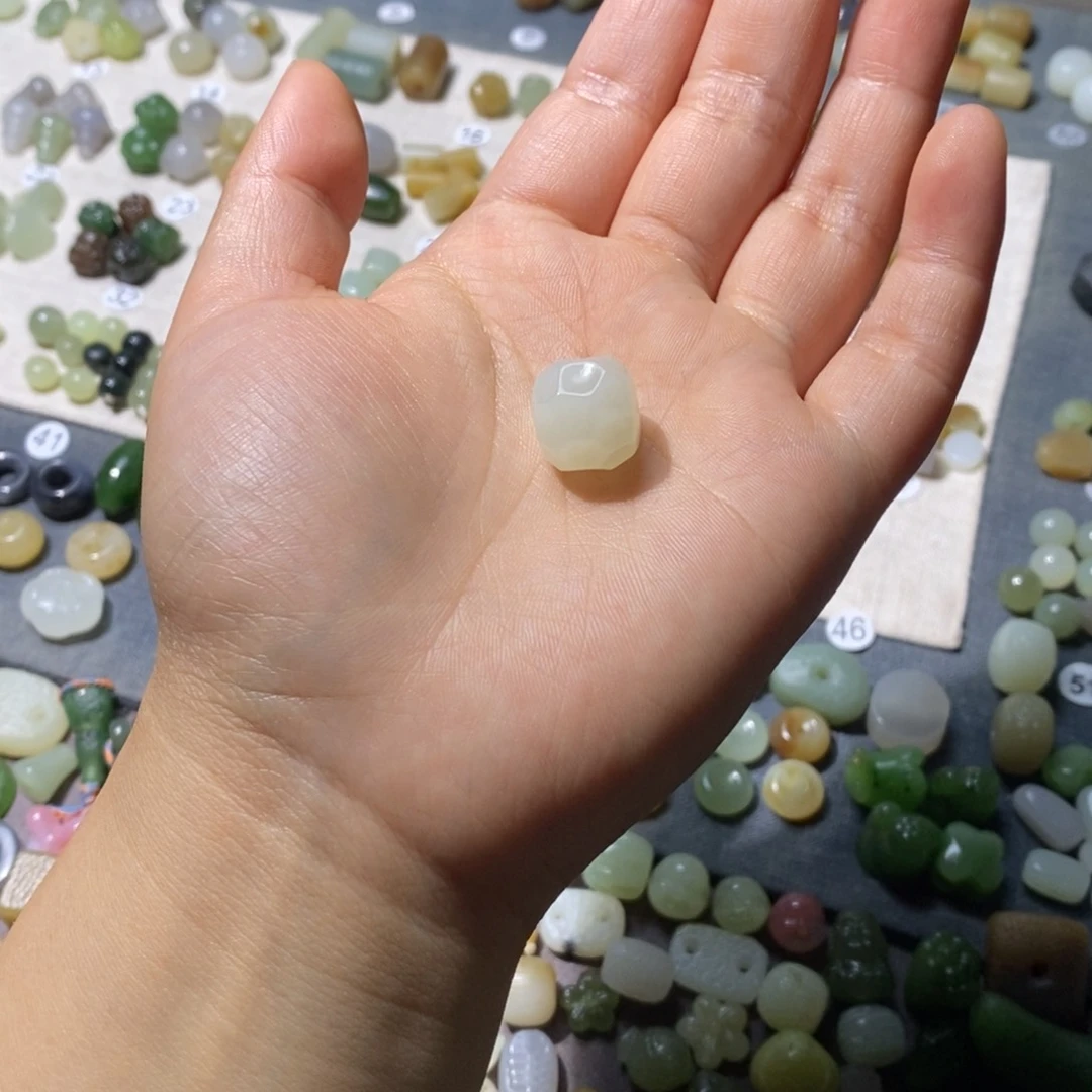 和田玉未镶嵌颈饰小****萝