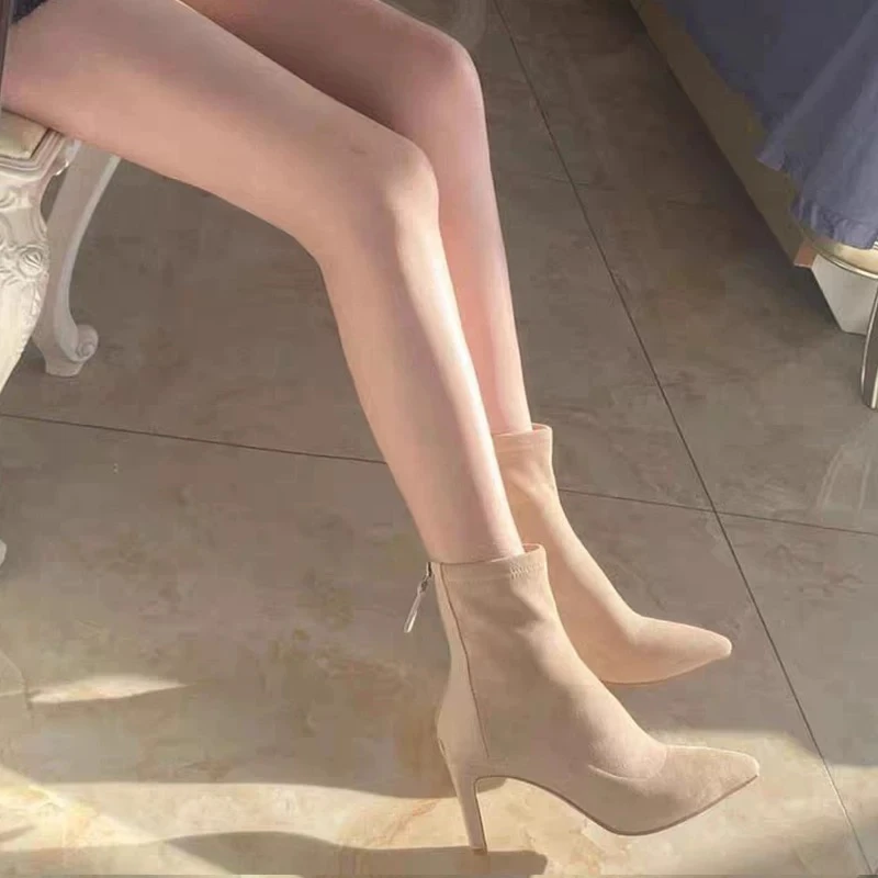 ~绝了 真的好温柔！秋冬新款杏色绒面气质后拉链尖头细跟短靴