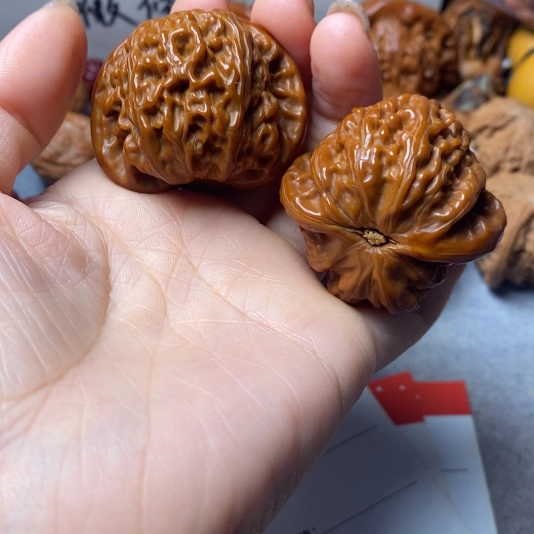 文玩核桃吊坠白狮
