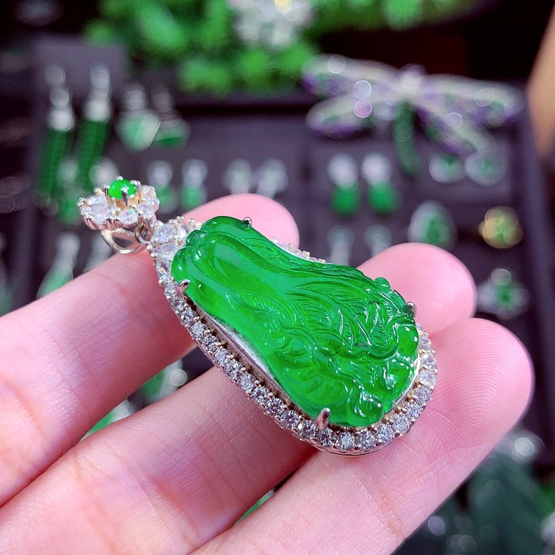 颈饰未镶嵌翡翠天然