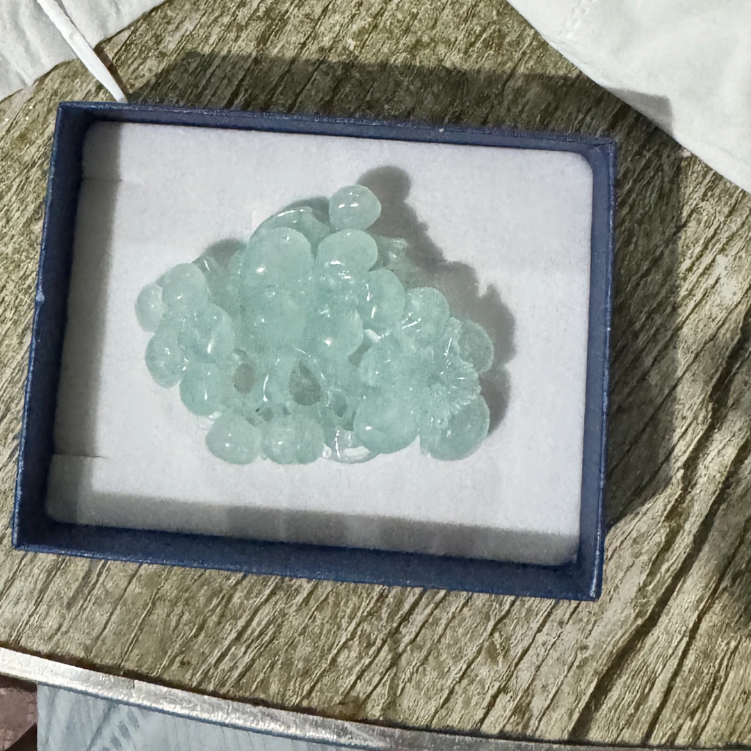 蛇纹石玉冰透梅花挂件