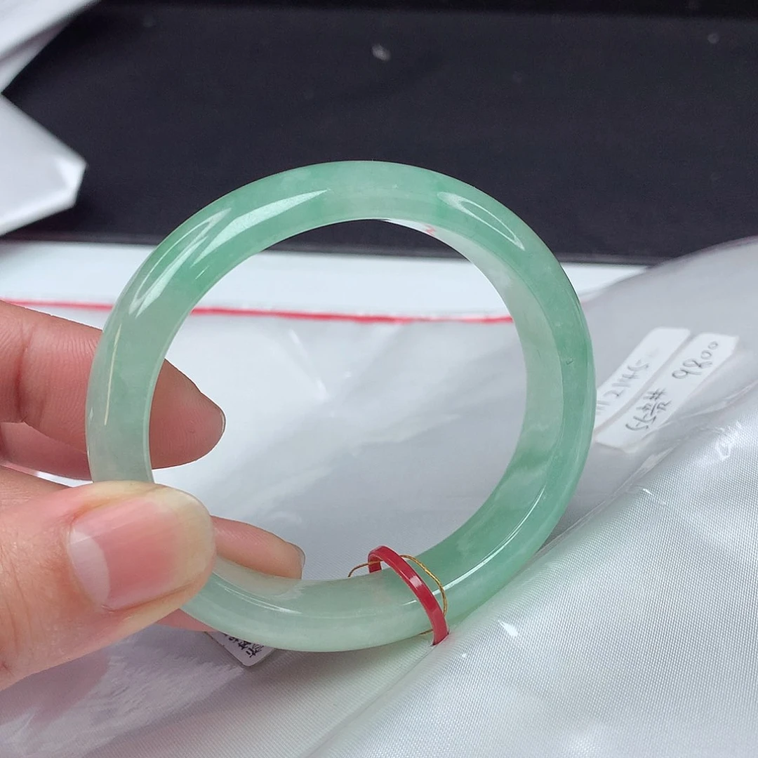 翡翠手镯未镶嵌55贵145