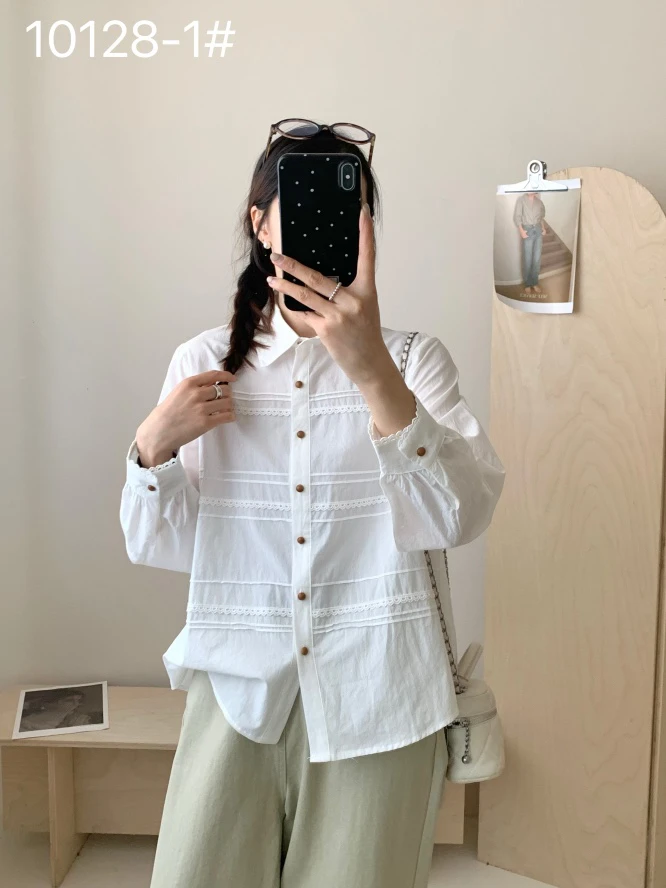 重工花边设计衬衫