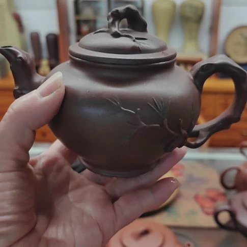 紫砂茶宠松报春壶260cc手工制作
