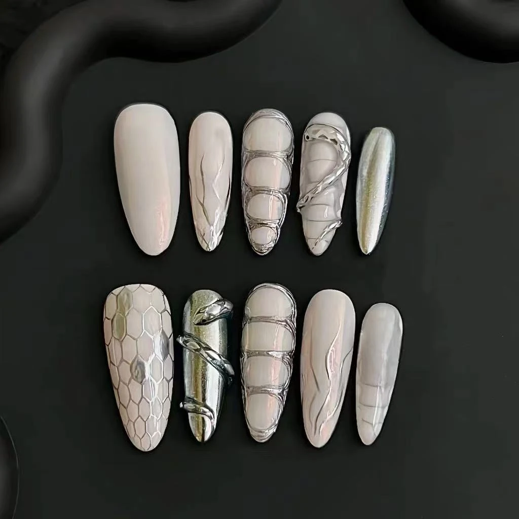 纯手工轻奢气质新款穿戴甲白色蛇纹金属丝带美甲贴片高级感指甲片