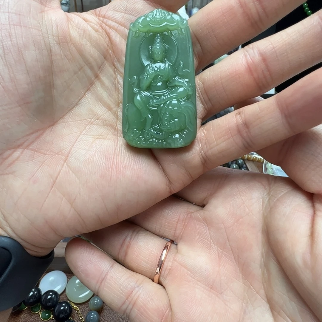 面***包和田玉（糖玉）未镶嵌颈饰