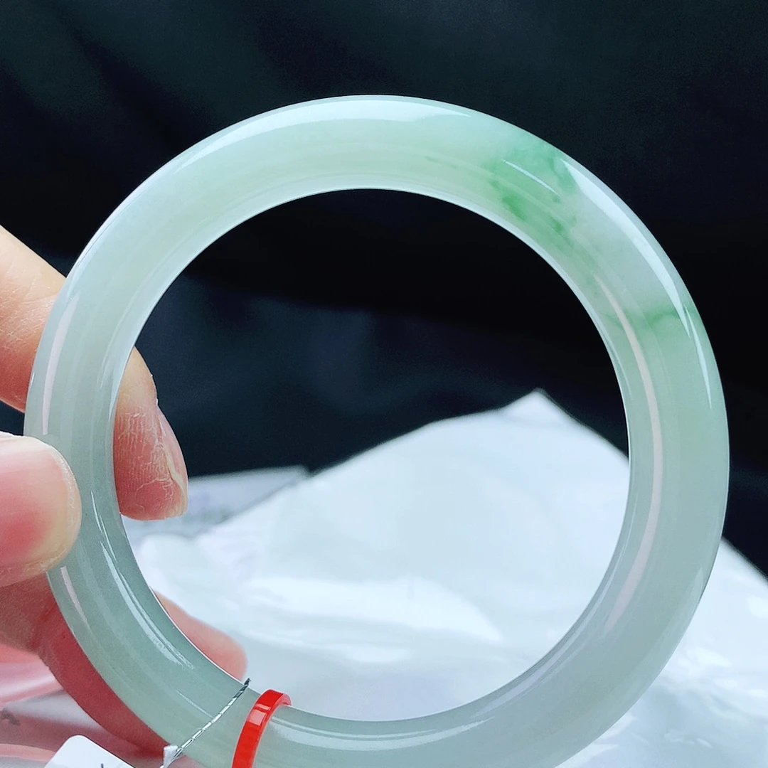 翡翠手镯未镶嵌53圈