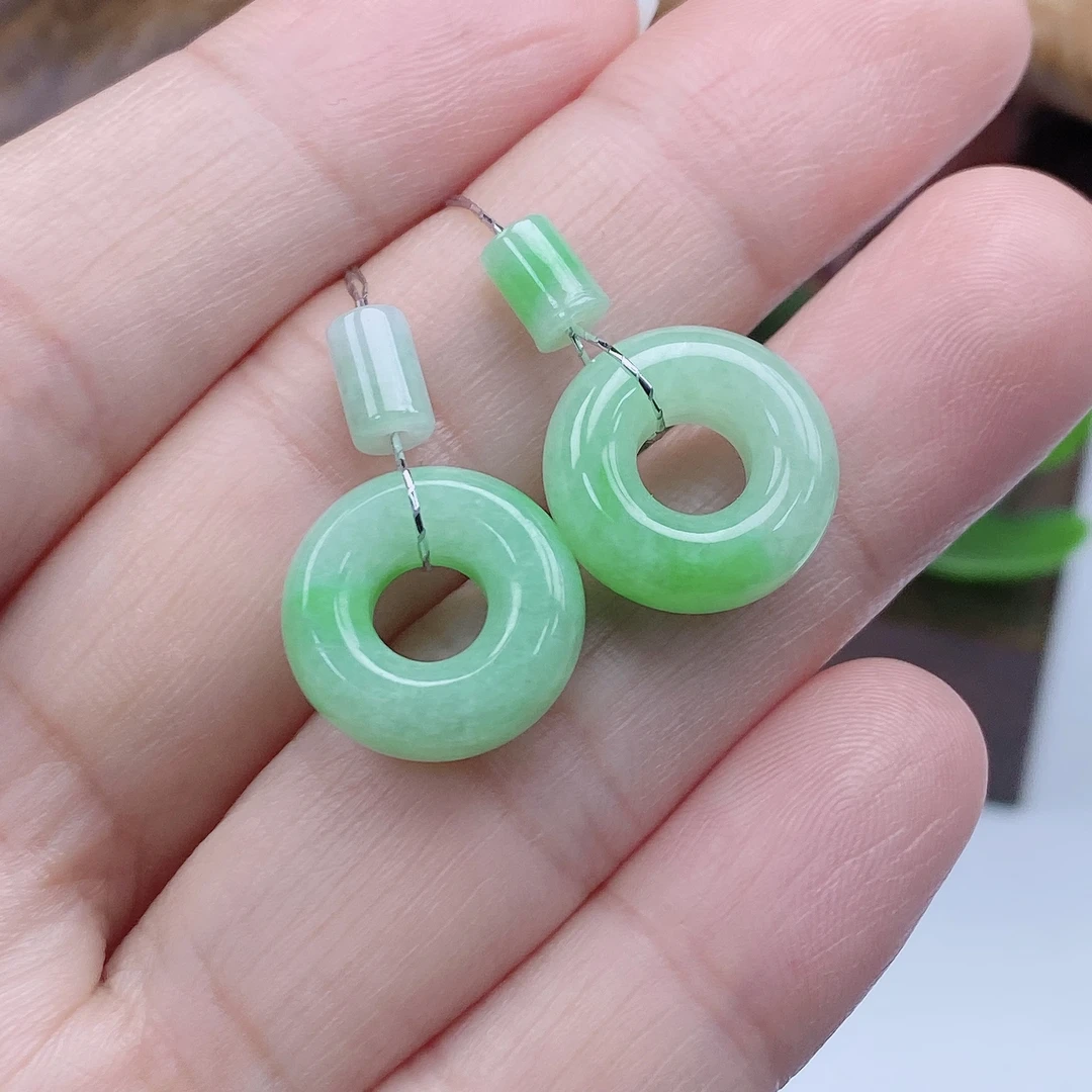 T001天然翡翠A货飘绿未镶嵌甜甜圈耳饰一对 尺寸取一：14.4*5.4mm