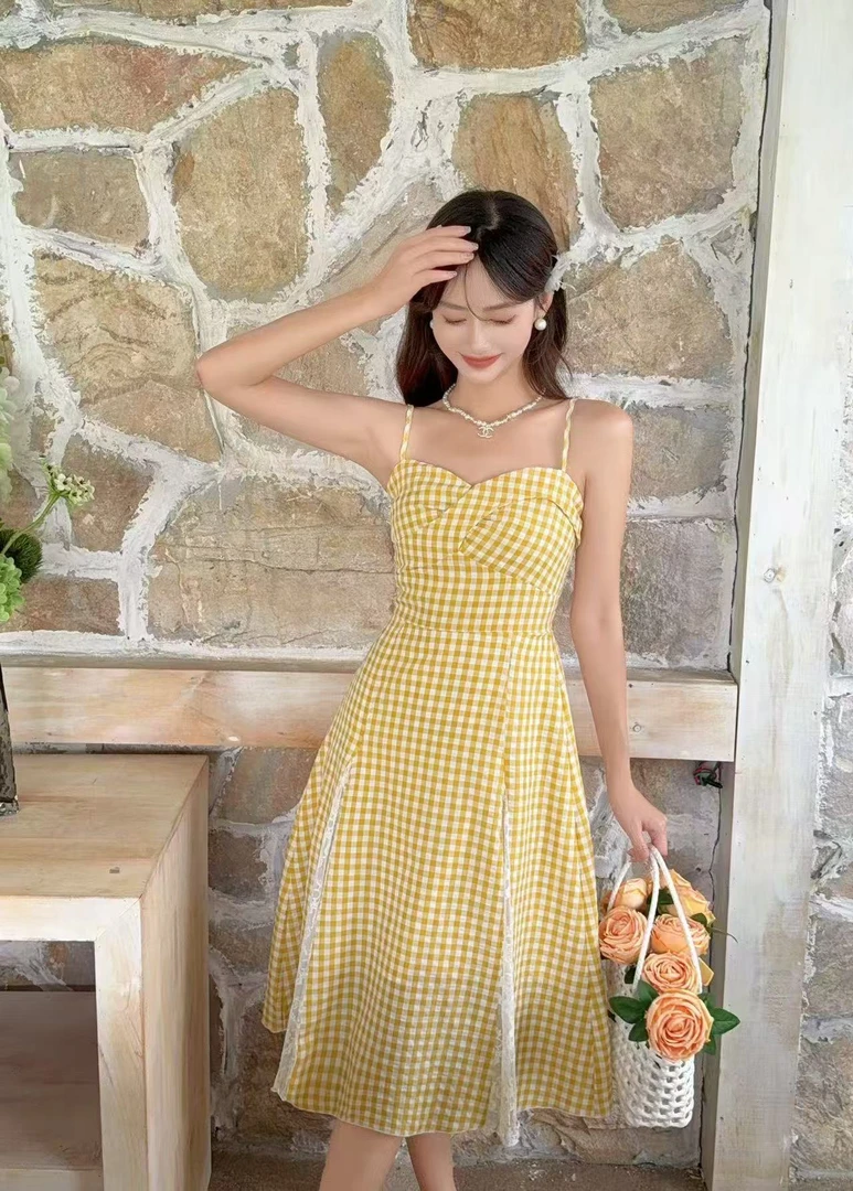 060901蕾丝拼接格子吊带连衣裙女夏季新款海边度假风收腰绝美长裙