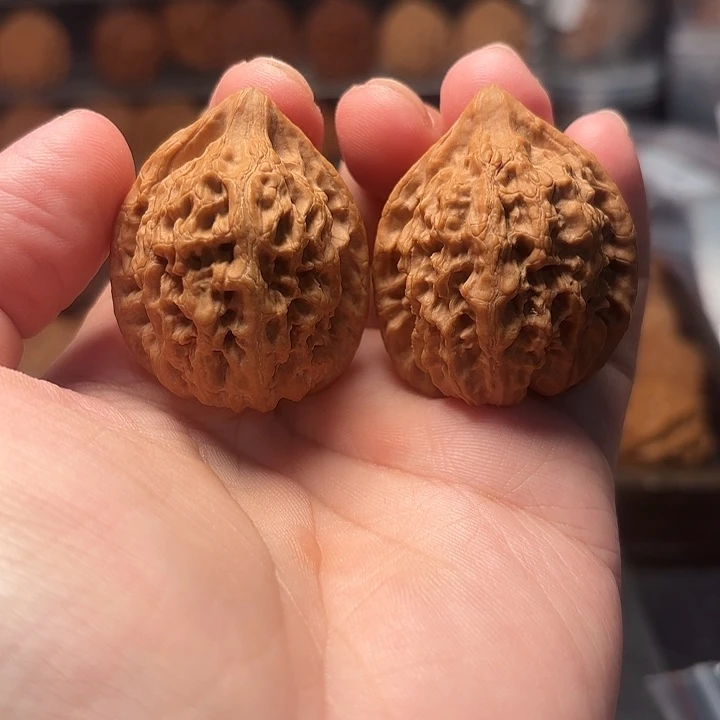 1文玩核桃血龙鸡心35-417