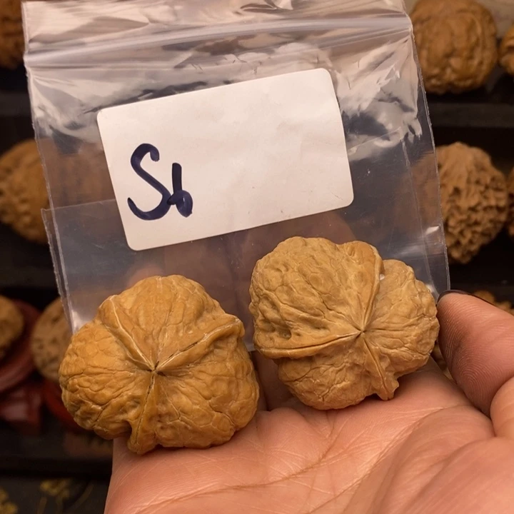 文玩核桃吊坠三棱
