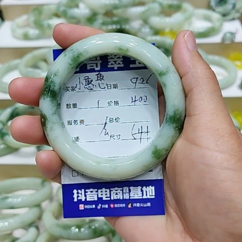 小***。透闪石-蛇纹石玉未镶嵌手镯