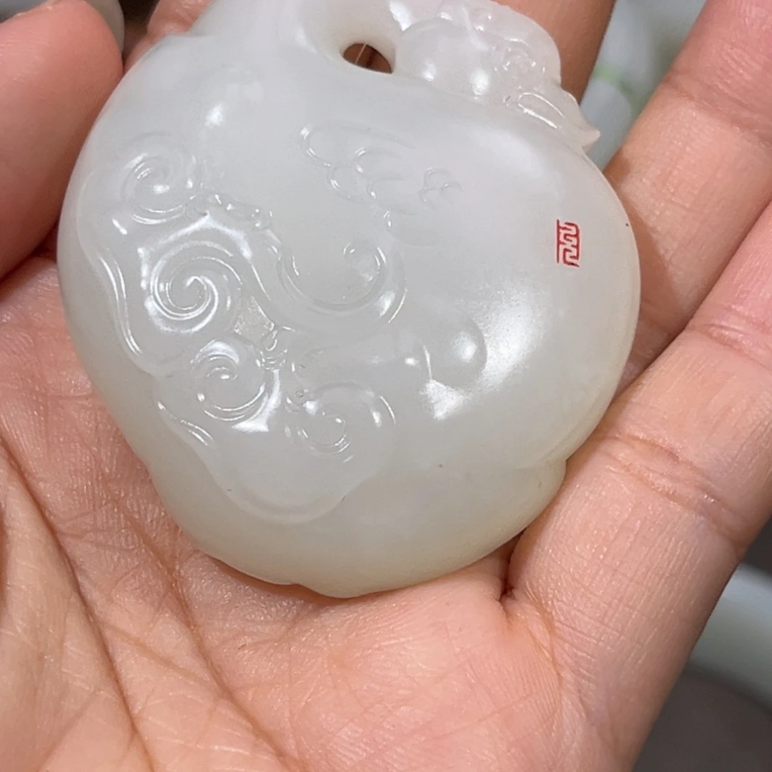 邵***员颈饰未镶嵌和田玉
