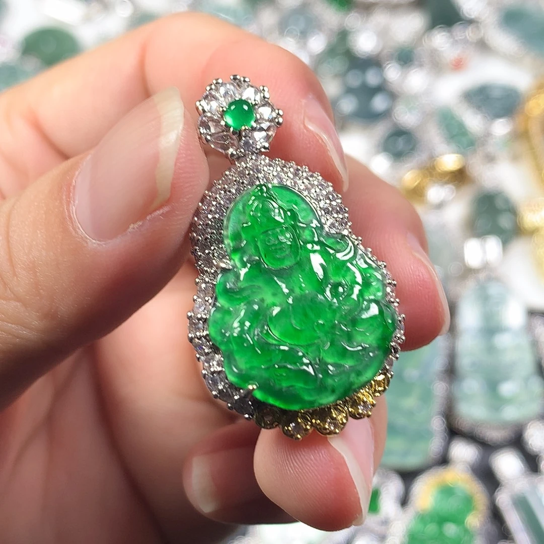 翡翠未镶嵌颈饰财神