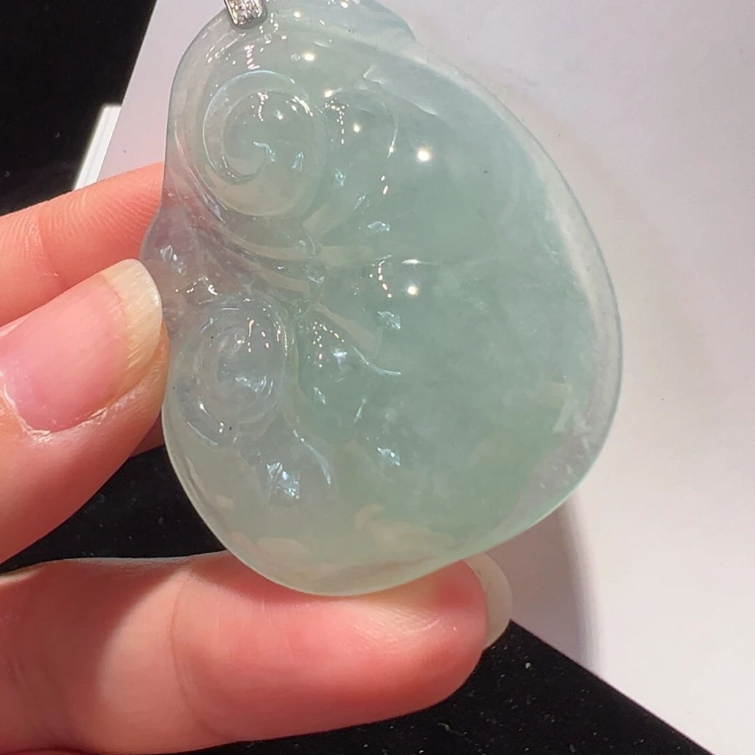 翡翠18K金镶嵌颈饰吊坠