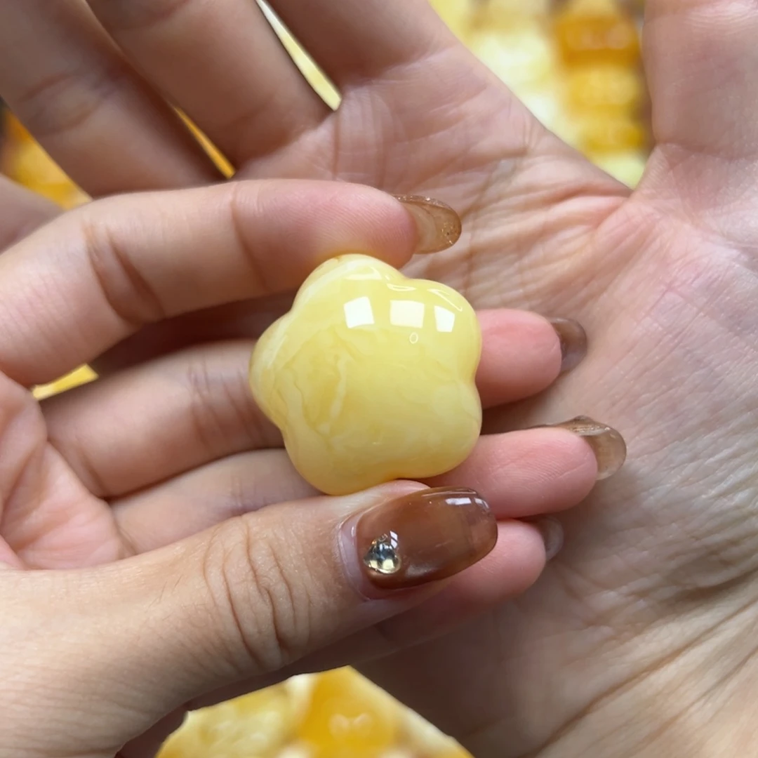 小***子未镶嵌颈饰琥珀蜜蜡