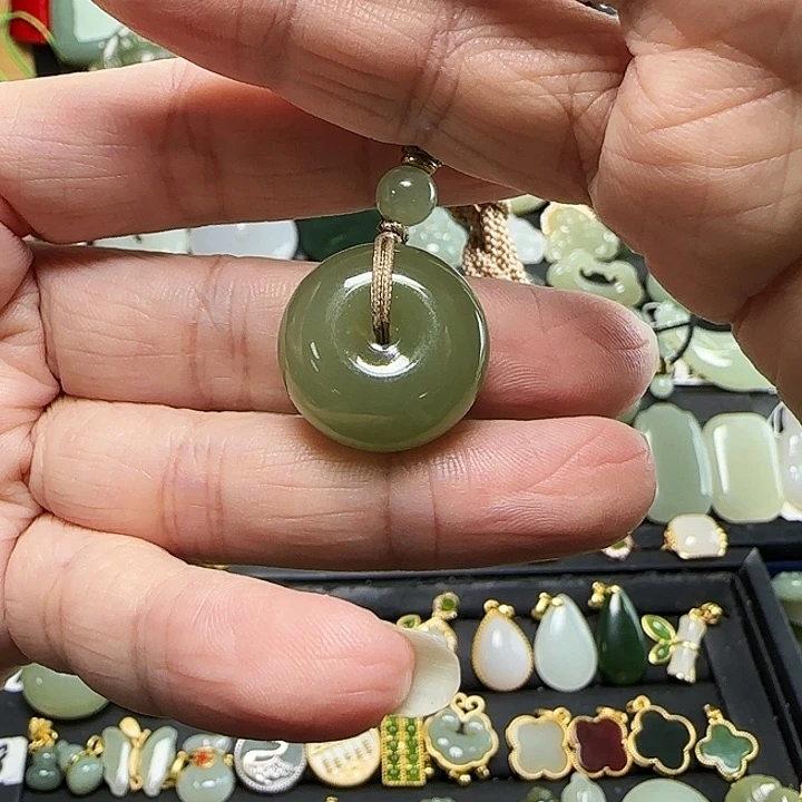 颈饰未镶嵌和田玉烟*色