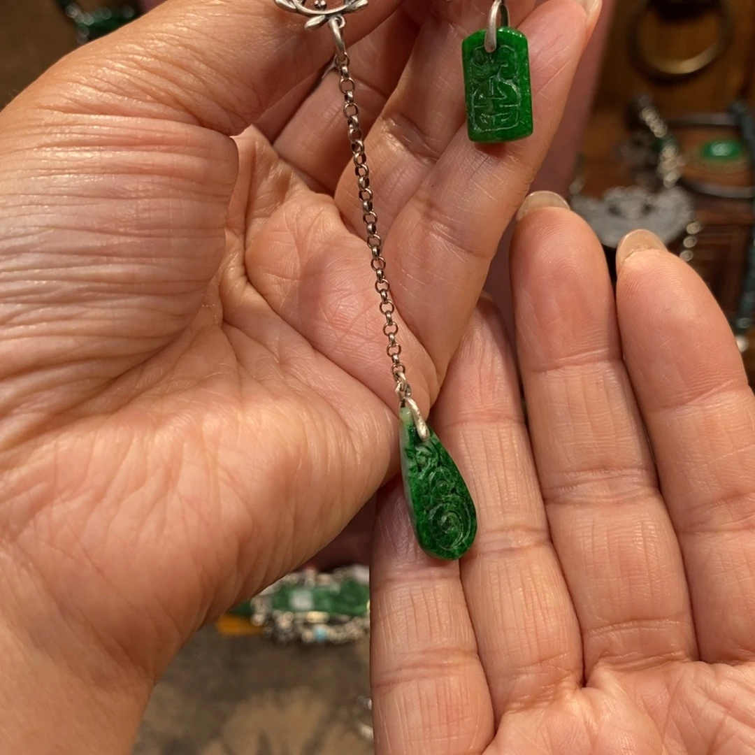 翡翠吊坠(赠链)未镶嵌