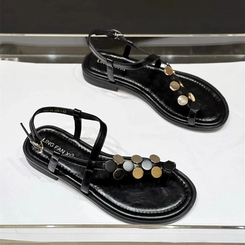 法式网红复古金属夹脚凉鞋女2025新款夏季洋气平底百搭套趾罗马鞋