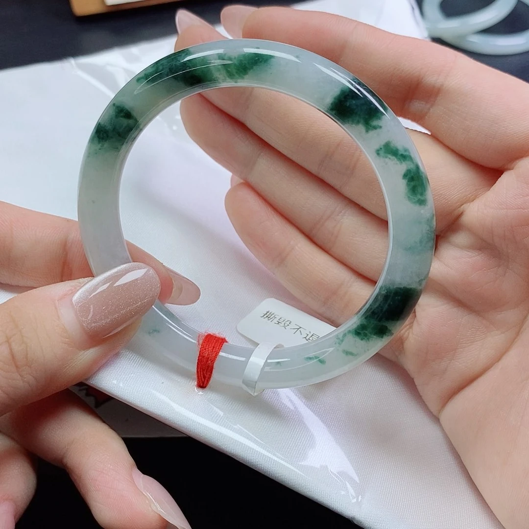 翡翠手镯未镶嵌52/53圆条飘花  皮纹抠手瑕疵漏