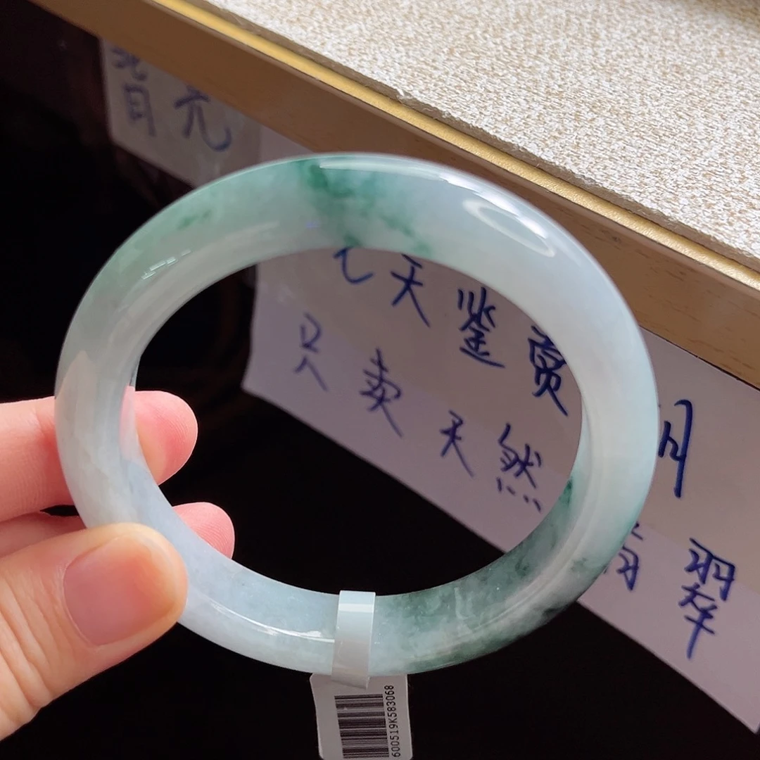 翡翠手镯未镶嵌手镯