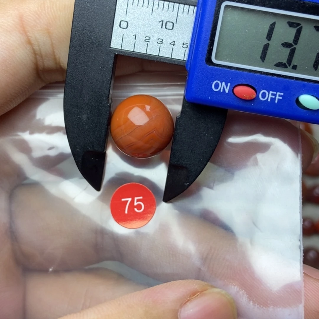 南红玛瑙未镶嵌有瑕疵