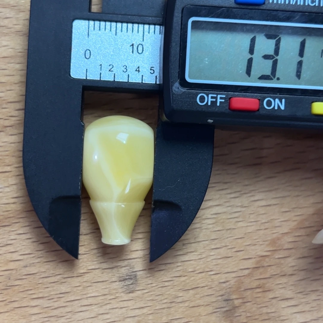 裸石琥珀未镶嵌三通