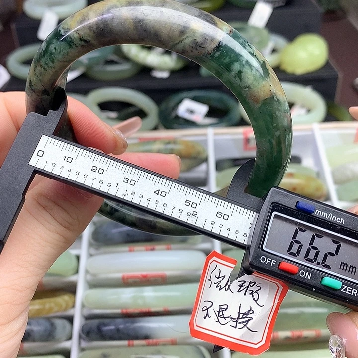 蛇纹石玉手镯未镶嵌851