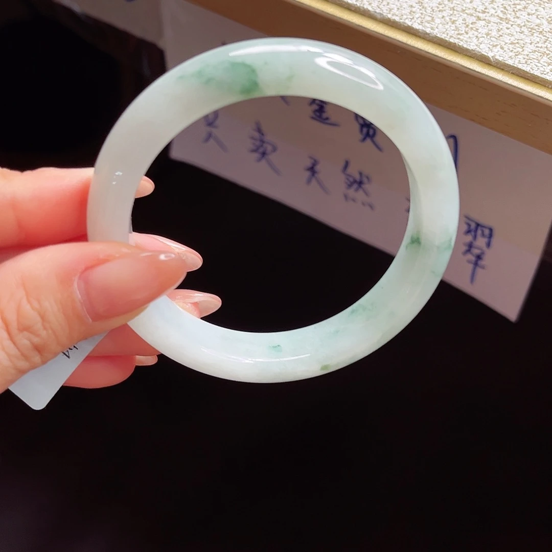 翡翠手镯未镶嵌手镯