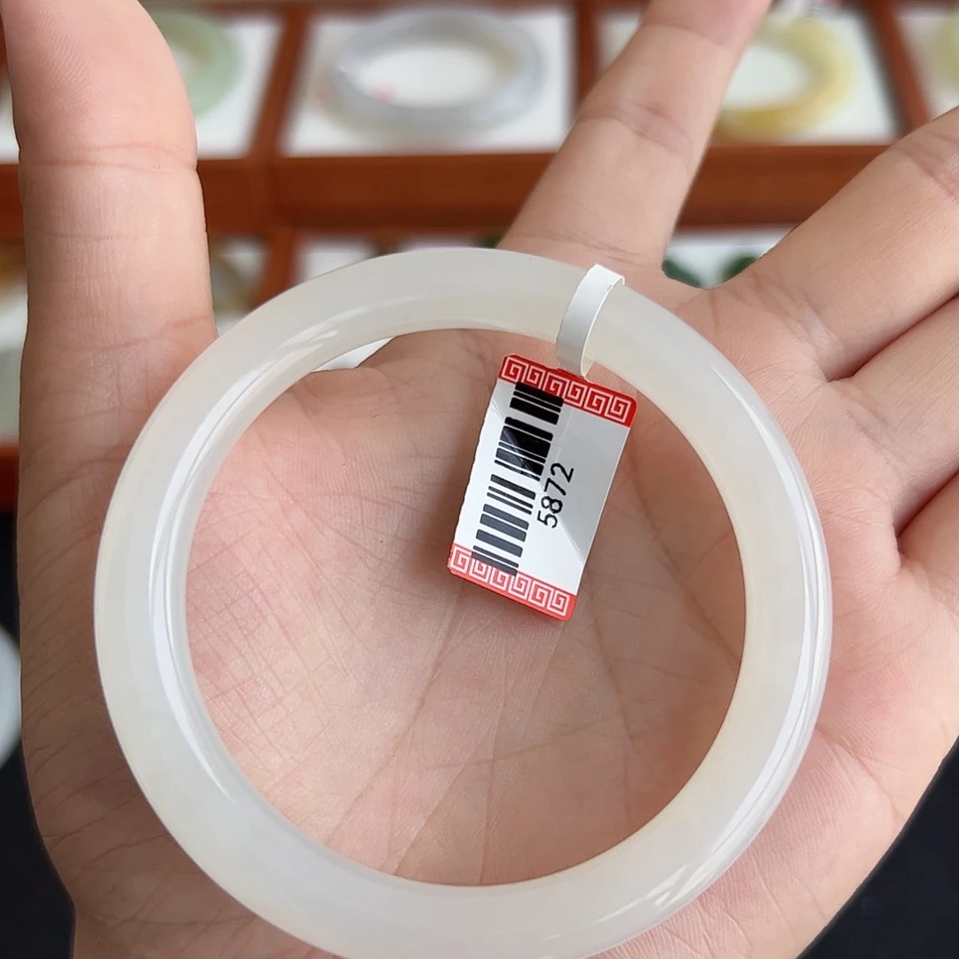 再***儿和田玉手镯未镶嵌