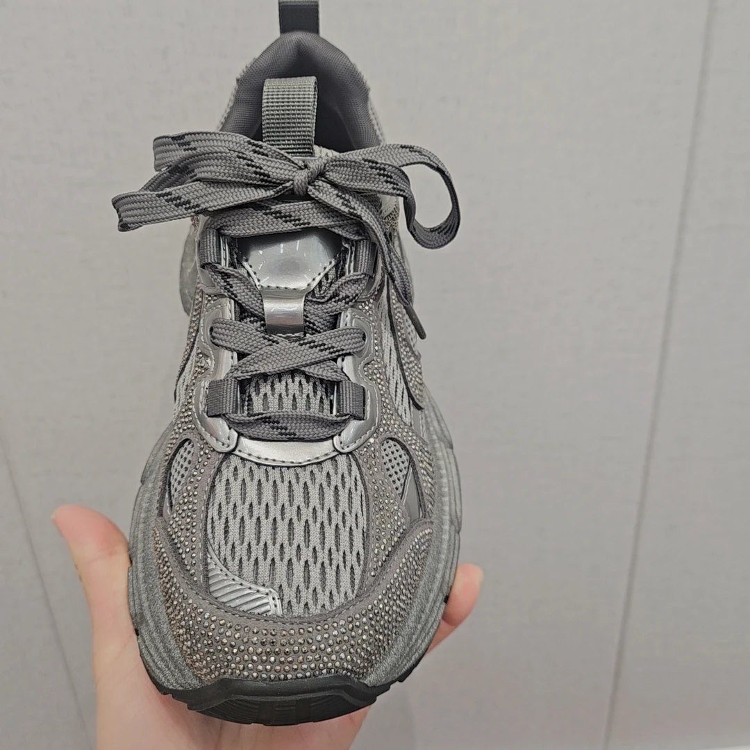 女鞋广州品牌时尚洋气百搭防滑耐磨休闲运动鞋百搭