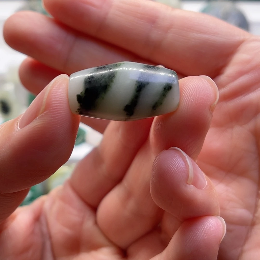 独山玉未镶嵌颈饰