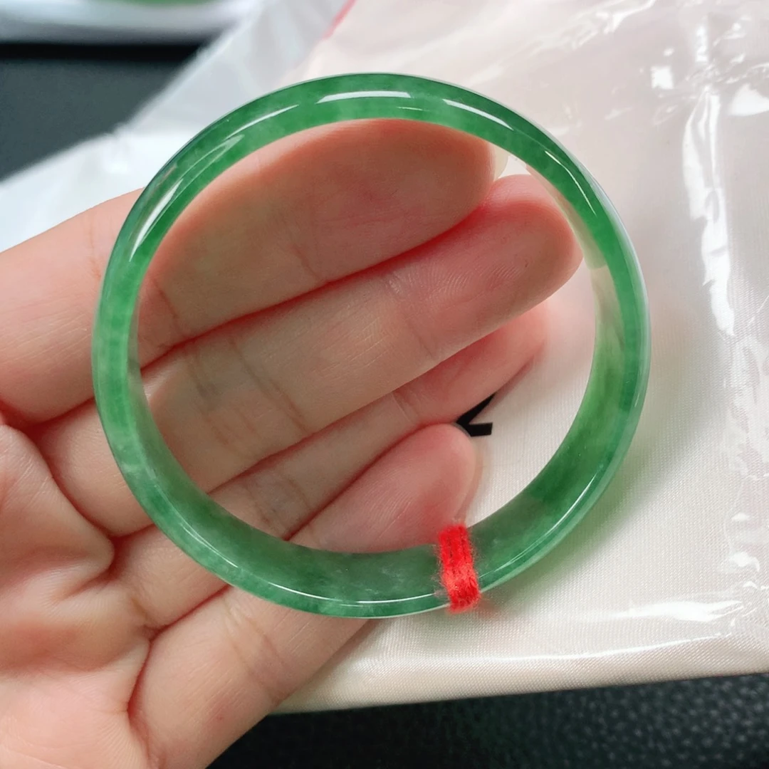 未镶嵌手镯翡翠?**i52.6公主镯