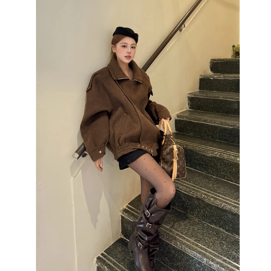 2025秋冬季新款品韩版设计感宽松显瘦复古时尚外套女配显瘦短裤女