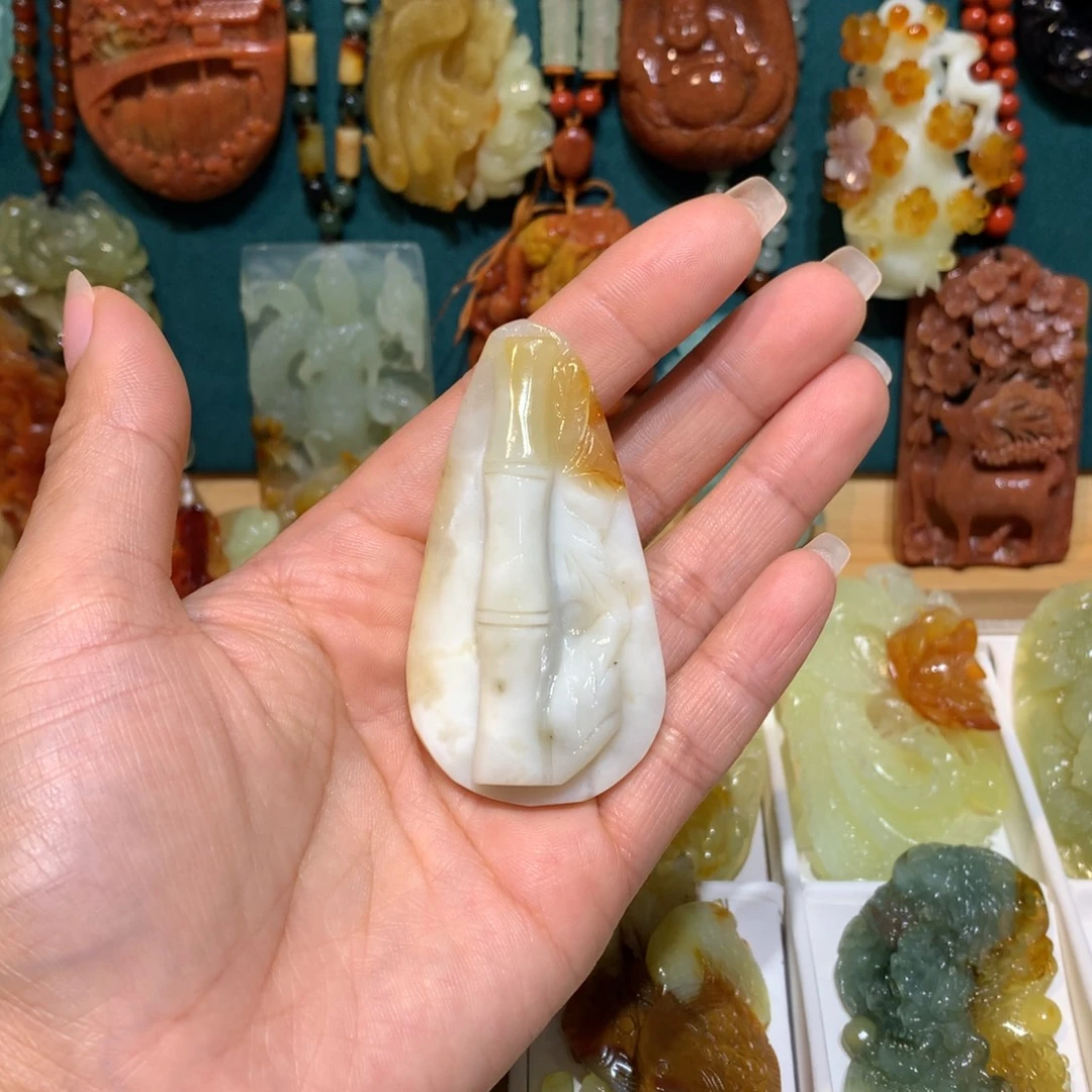蛇纹石玉未镶嵌颈饰