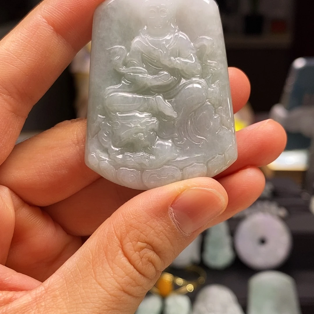 翡翠未镶嵌颈饰文殊