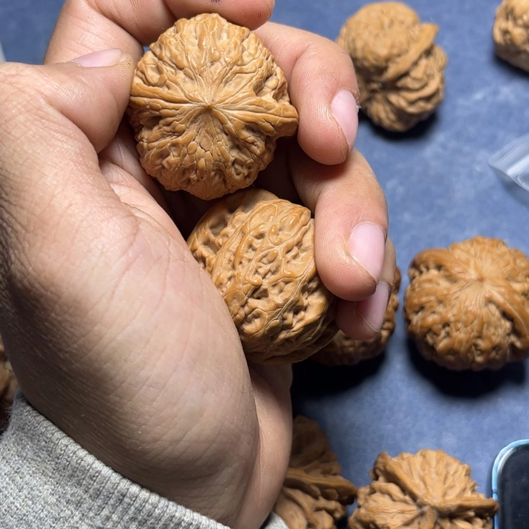 文玩核桃把件搞****8文玩核桃铁锤品种