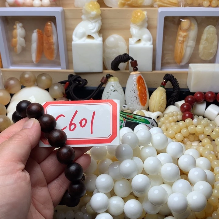 大果紫檀（缅甸花梨）601。1.6玉化13颗