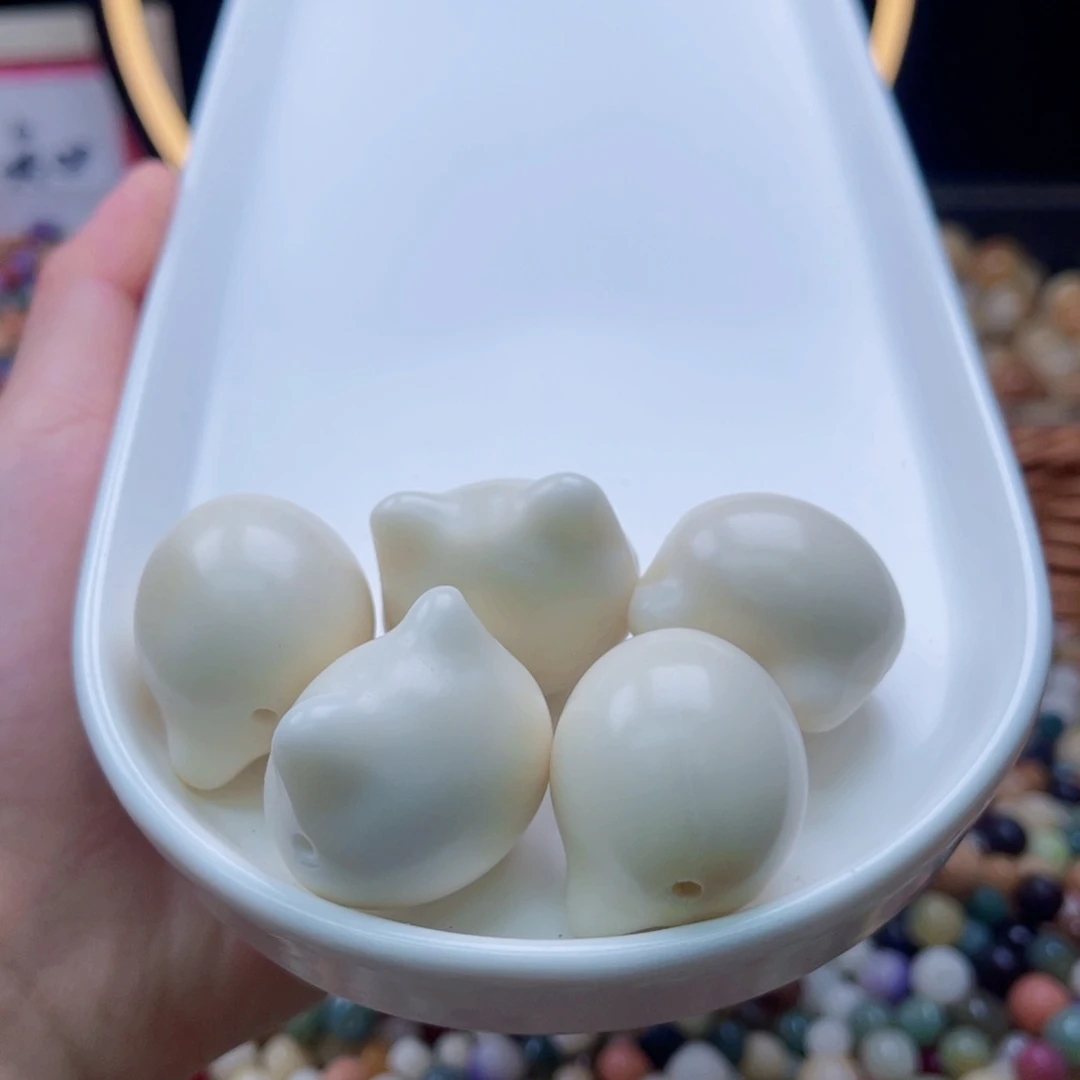 吊坠白玉菩提b26-30mm/3颗象牙果白猫头瑕