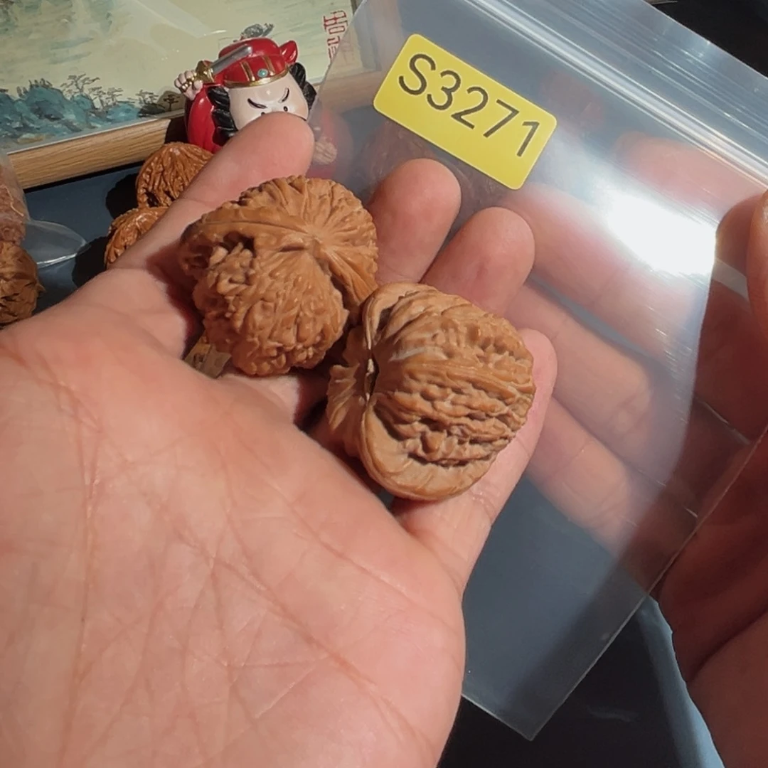 文玩核桃把件白狮子